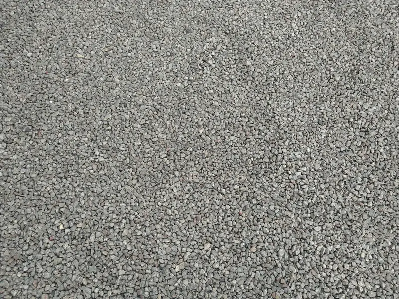 Sol gris vu de près, au grain régulier